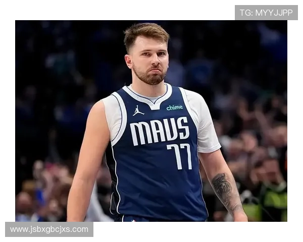 [NBA]布劳恩展示防守功底 单防东契奇成功.